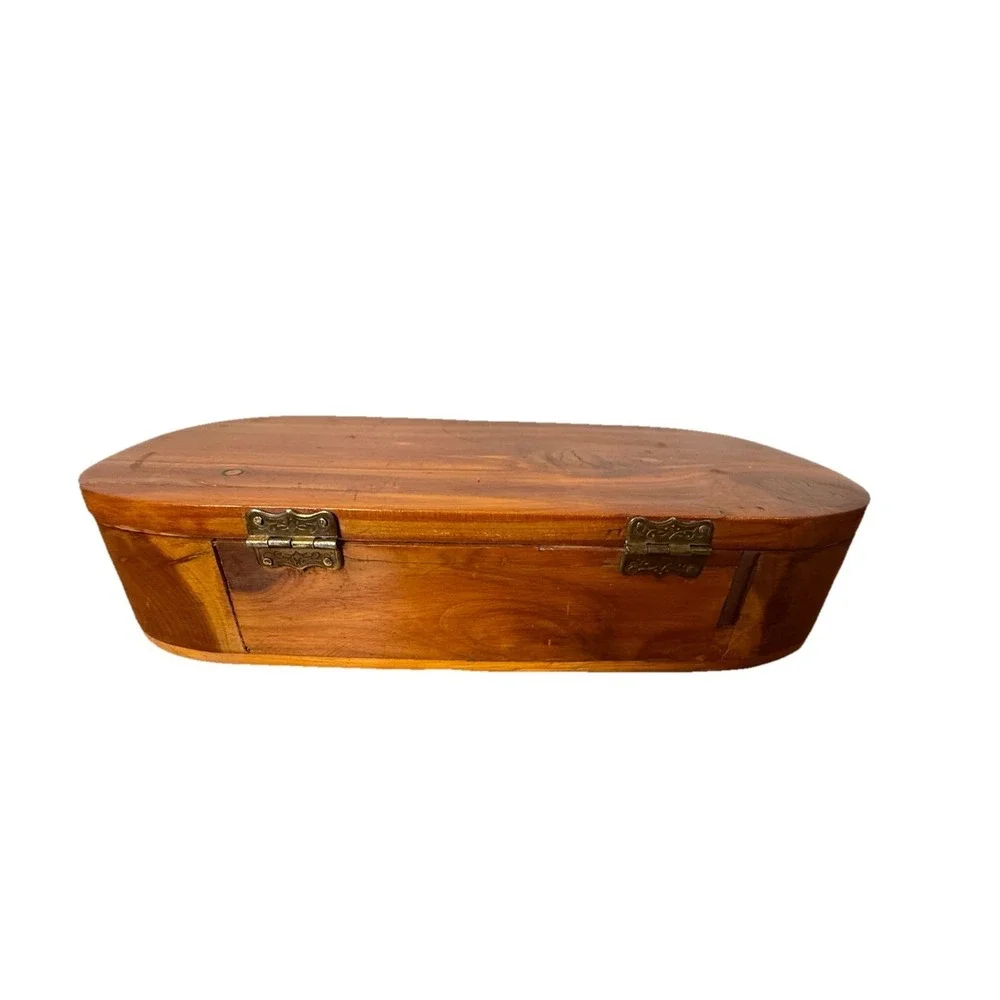 Vintage Oval Shaped Cedar Wood Box w Hinged Lid Jewelry Keepsake Trinket